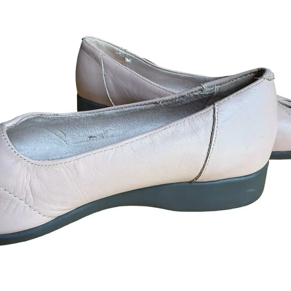 Cobbie Cuddlers Pink Slip On Leather Loafers Flats Comfort Shoes Bow Toe sz 6 W
